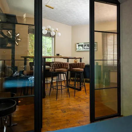 Artcity - 3 Boutique Suits In Historic Town *