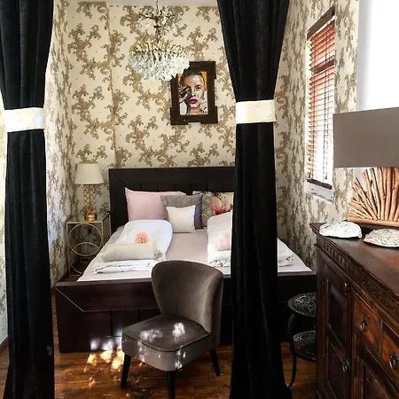 Historic Artcity In Old Town Villa