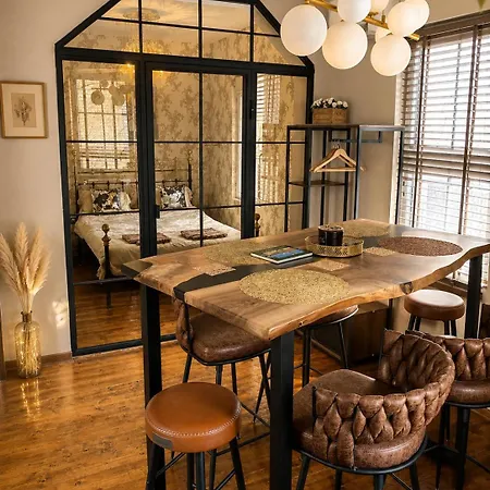 Artcity - 3 Boutique Suits In Historic Town Villa *